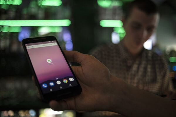 Мобильный телефон с программой Android Pay Мобильный телефон с программой Android Pay