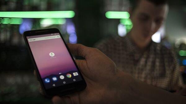 Мобильный телефон с программой Android Pay