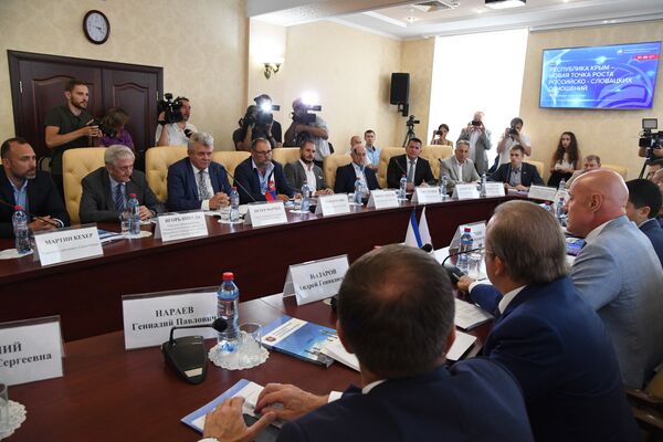 Встреча вице-премьера Крыма Виталия Нахлупина с делегацией бизнесменов из Словакии Встреча вице-премьера Крыма Виталия Нахлупина с делегацией бизнесменов из Словакии
