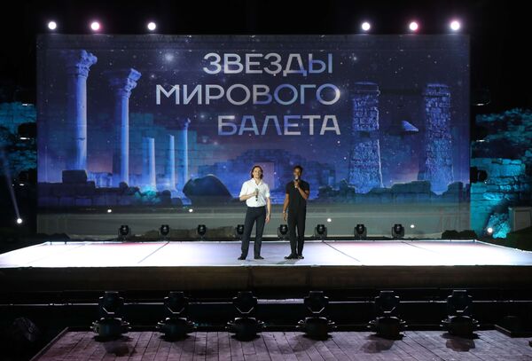 Президент РФ В. Путин посетил вечер-открытие фестиваля Опера в Херсонесе Президент РФ В. Путин посетил вечер-открытие фестиваля Опера в Херсонесе