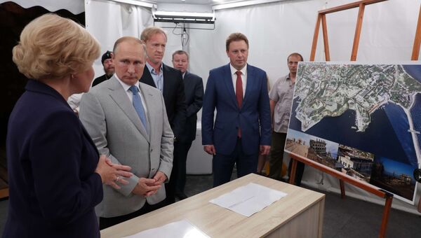 Президент РФ В. Путин посетил вечер-открытие фестиваля Опера в Херсонесе