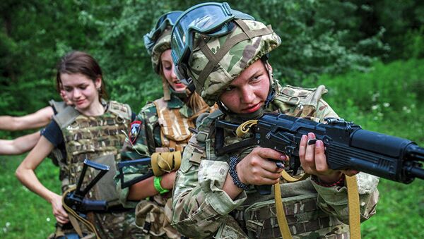 Тренировка женского батальона организации Правый сектор в закарпатской области Украины