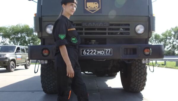 Грозные автоледи: крутые виражи на КамАЗах от девушек-военнослужащих