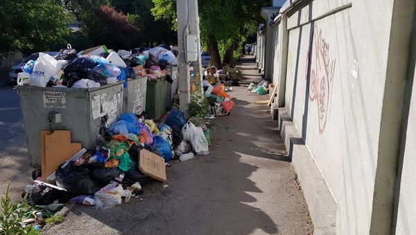 Навалы мусора на улице