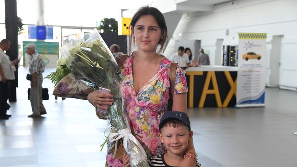Видео: трехмиллионным пассажиром аэропорта Симферополь стала Юлия Космакова из Калуги