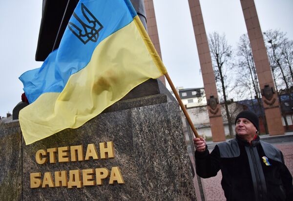 Участник марша националистов, приуроченного к 109-й годовщине со дня рождения Степана Бандеры, во Львове Участник марша националистов, приуроченного к 109-й годовщине со дня рождения Степана Бандеры, во Львове