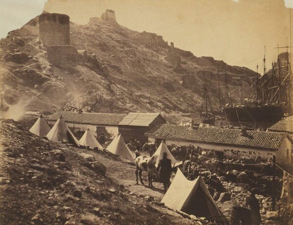 Работа военного фотографа Роджера Фентона. Развалины генуэзской крепости в Балаклаве