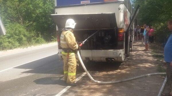 На трассе Симферополь – Керчь загорелся автобус Neoplan, ехавший по маршруту Алушта - Брянск На трассе Симферополь – Керчь загорелся автобус Neoplan, ехавший по маршруту Алушта - Брянск