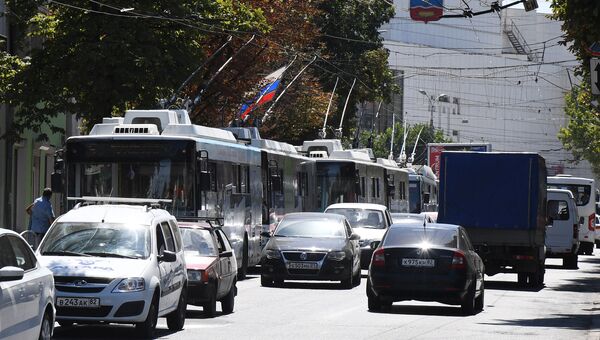Пробка в центре Симферополя из-за ставших троллейбусов. 17 августа 2018