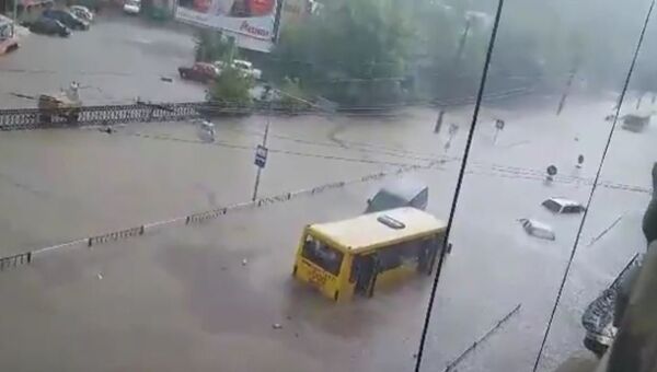 Видео затопления улиц Львова