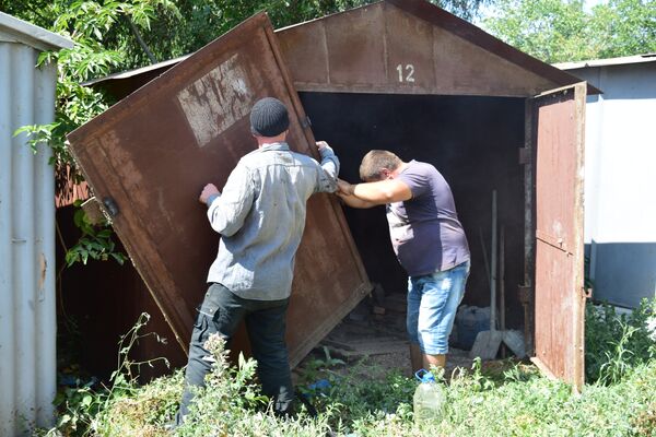 Снос незаконных конструкций на улице Ракетная в Симферополе Снос незаконных конструкций на улице Ракетная в Симферополе
