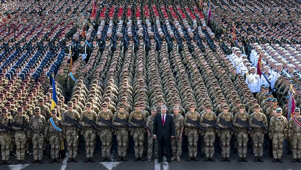 Президент Украины Петр Порошенко на репетиции военного парада в честь 27-ой годовщины Независимости Украины в центре Киева