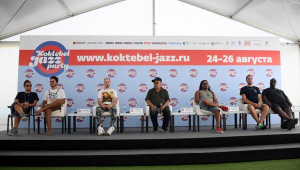 Участники британской группы Incognito на пресс-конференции, посвященной 16-му международному музыкальному фестивалю Koktebel Jazz Party