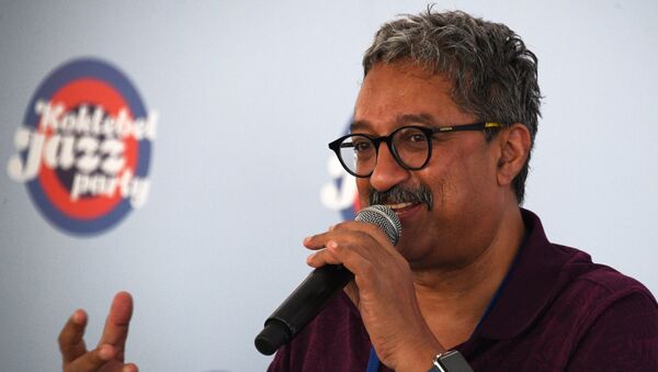 Участник индийского музыкального коллектива Rajeev raja combine Раджа Раджив на пресс-конференции, посвященной 16-му международному музыкальному фестивалю Koktebel Jazz Party