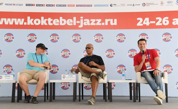 Участники джазового ансамбля из США New York Latin Jazz All Stars на пресс-конференции в рамках фестиваля Koktebel Jazz Party Участники джазового ансамбля из США New York Latin Jazz All Stars на пресс-конференции в рамках фестиваля Koktebel Jazz Party