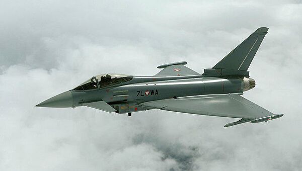 Истребитель Eurofighter Typhoon. Архивное фото