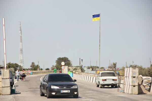 В пункте пропуска Джанкой на границе Крыма и Украины В пункте пропуска Джанкой на границе Крыма и Украины