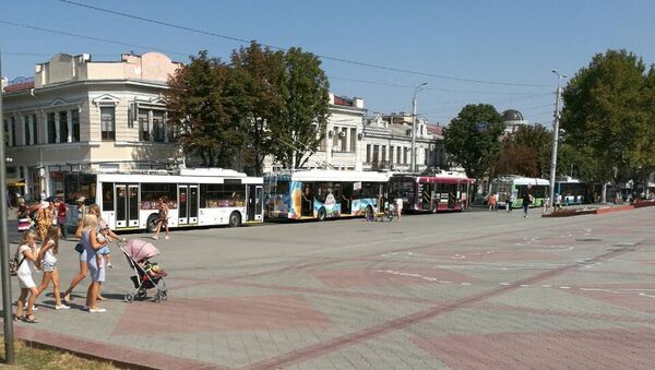 В центре Симферополя из-за обрыва контактного провода остановились троллейбусы