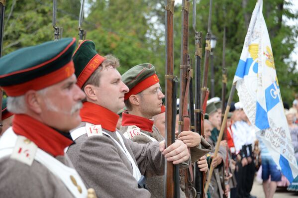 Участники военно-исторического фестиваля Русская Троя в Севастополе