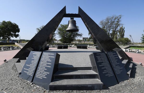 Поминальный колокол на территории мемориала Концлагерь Красный Поминальный колокол на территории мемориала Концлагерь Красный
