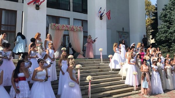 В Керчи в честь празднования Дня города прошел Всекрымский парад невест