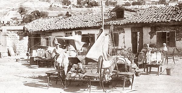 Крымчане после землетрясения в сентябре 1927 года Крымчане после землетрясения в сентябре 1927 года