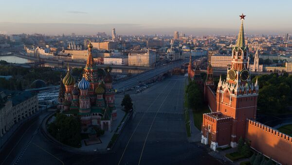 Спасская башня Московского Кремля и Собор Покрова Пресвятой Богородицы