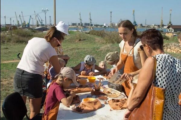 Открытие античного сквера на месте Усадьбы надела №9 хоры Херсонеса