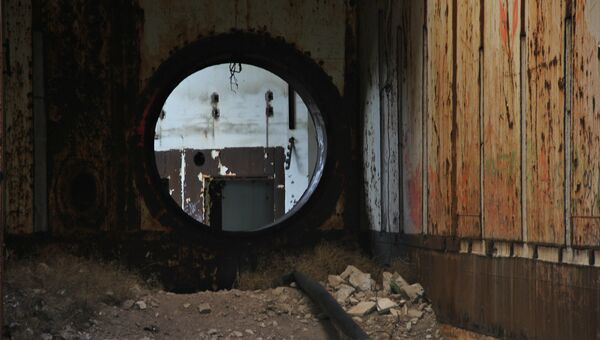 Внутри здания энергоблока заброшенной Крымской атомной электростанции в Щелкино