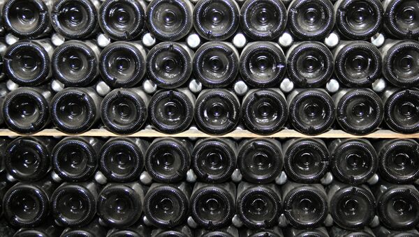 Шампанское в тоннелях завода шампанских вин Новый свет