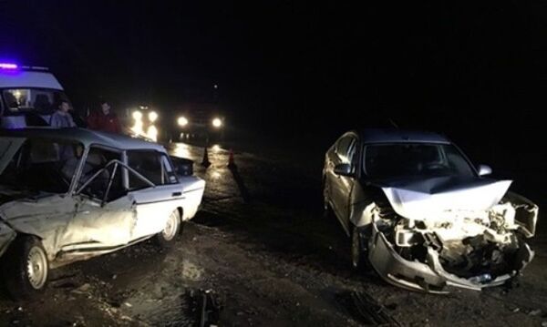 ДТП на трассе Симферополь - Керчь с участием автомобилей ВАЗ-2106 и Nissan Almera ДТП на трассе Симферополь - Керчь с участием автомобилей ВАЗ-2106 и Nissan Almera