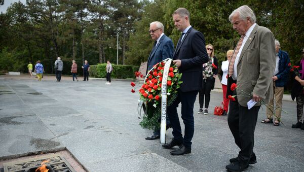 Делегация из Норвегии почтила память освободителей Севастополя на Сапун-горе
