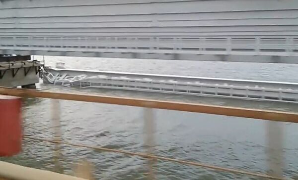 Видео упавшей опоры ж/д части Крымского моста Видео упавшей опоры ж/д части Крымского моста