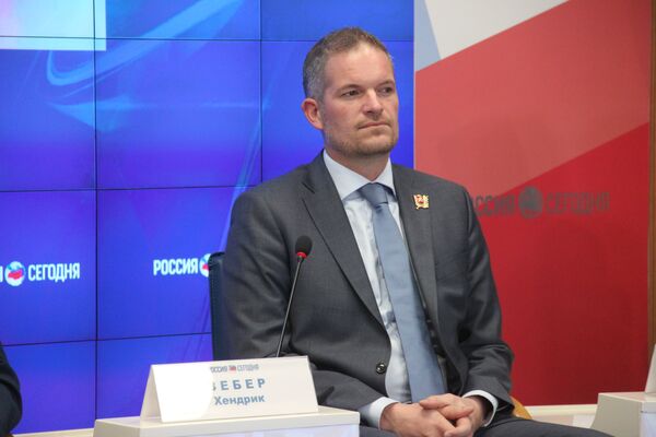 Глава общественной организации Народная дипломатия. Норвегия Хендрик Вебер Глава общественной организации Народная дипломатия. Норвегия Хендрик Вебер