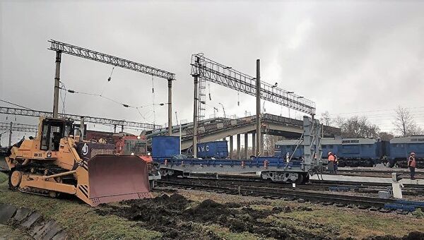 Аварийно-восстановительные работы на месте обрушенного моста в городе Свободном Амурской области
