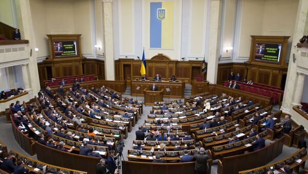 Президент Украины Петр Порошенко выступает на заседании Верховной рады Украины
