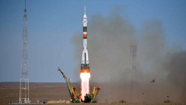 Старт ракеты-носителя Союз-ФГ с пилотируемым кораблем Союз МС-10 со стартового стола первой Гагаринской стартовой площадки космодрома Байконур