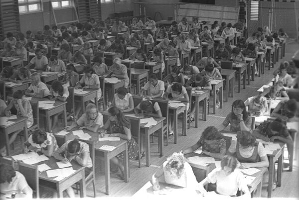 Вступительный экзамен в Симферопольский государственный университет имени М.В. Фрунзе, 1976 г.