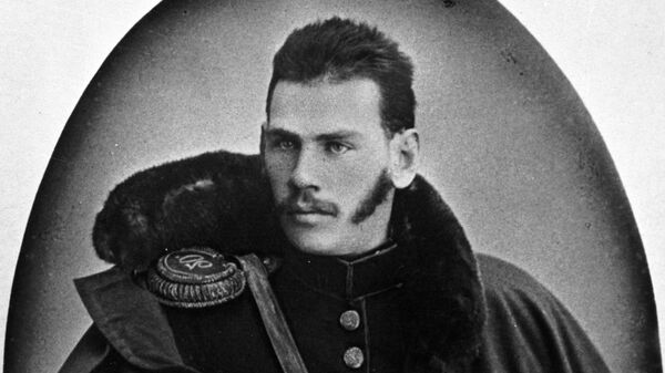 Писатель Лев Николаевич Толстой. Февраль 1854 года. Репродукция дагерротипа.