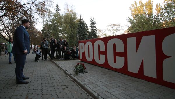 Акция в Донецке в память о погибших при нападении на колледж в Керчи