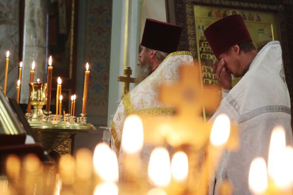 Богослужение в Александро-Невском кафедральном соборе в Симферополе в память о погибших при нападении на Керченский политехнический колледж