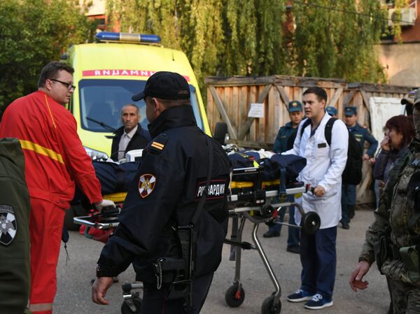 Эвакуация пострадавших при трагедии в Керченском политехническом колледже. 18 октября 2018