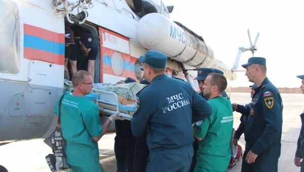 Эвакуация пострадавших при нападении на керченский колледж в больницы