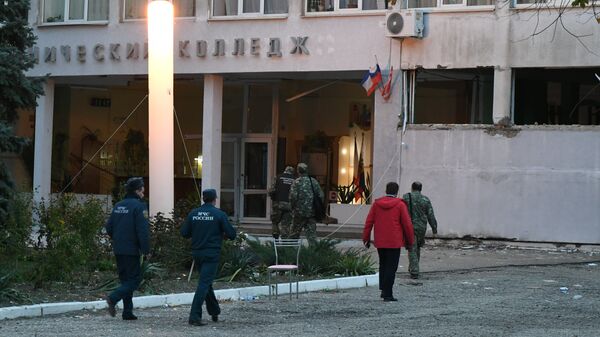 На месте массового убийства людей в Керченском политехническом колледже. 18 октября 2018