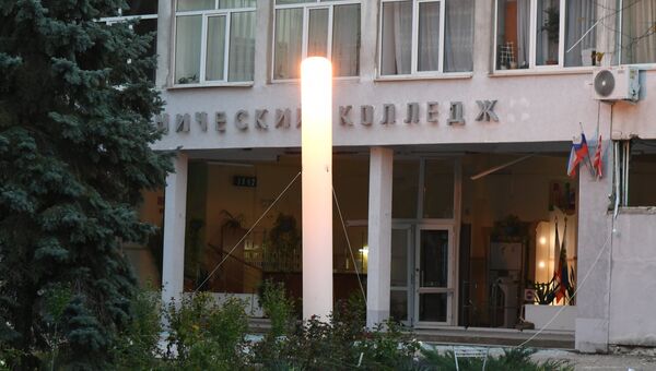 На месте массового убийства людей в Керченском политехническом колледже. 18 октября 2018
