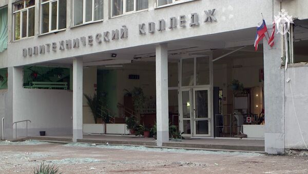 Следователи СК РФ осмотрели место происшествия в керченском колледже