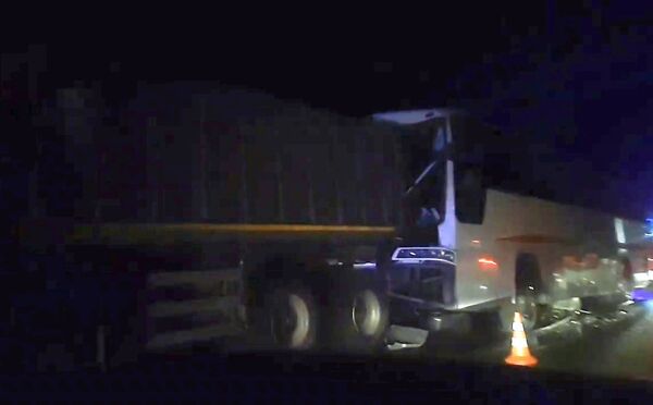 ДТП с участием автобуса и грузовика ДТП с участием автобуса и грузовика