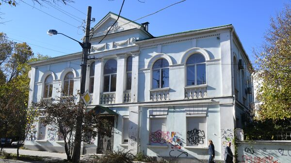 Бывшее здание Меджлиса крымско-татарского народа* в Симферополе. Архивное фото