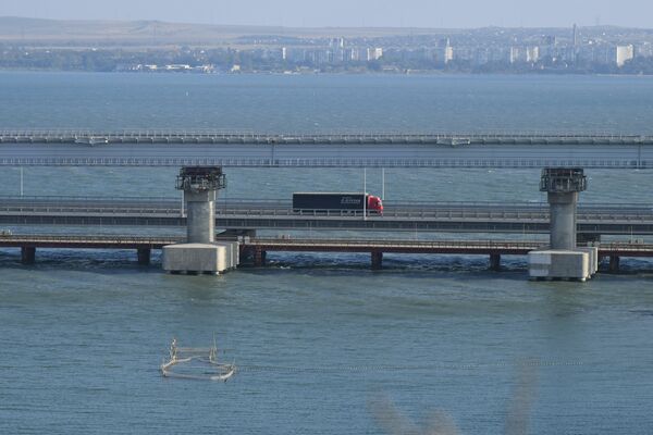 Запуск грузового движения по Крымскому мосту
