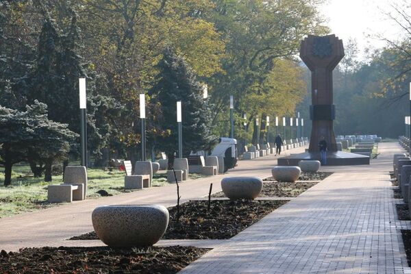 Работы по благоустройству Комсомольского парка в Керчи Работы по благоустройству Комсомольского парка в Керчи